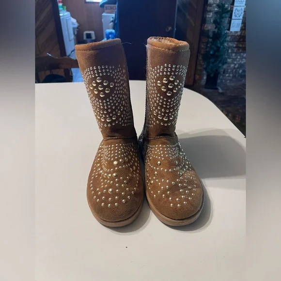 YJL Chestnut Studded Faux Suede Winter Boots Size 8 Boho Rockstar Bling - Picture 2 of 9